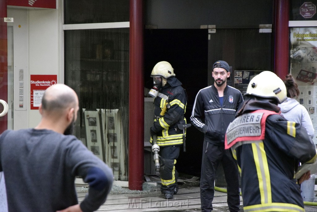 Feuer 2 Koeln Nippes Neusserstr P252.JPG - Miklos Laubert